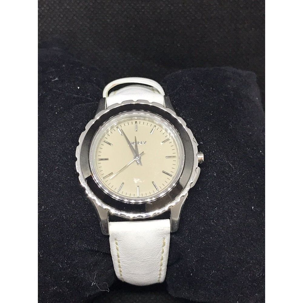 DKNY WHITEÂ LEATHER STRAP ANALOG ROUNDâSTEEL WOMEN WATCH NY8770 B19